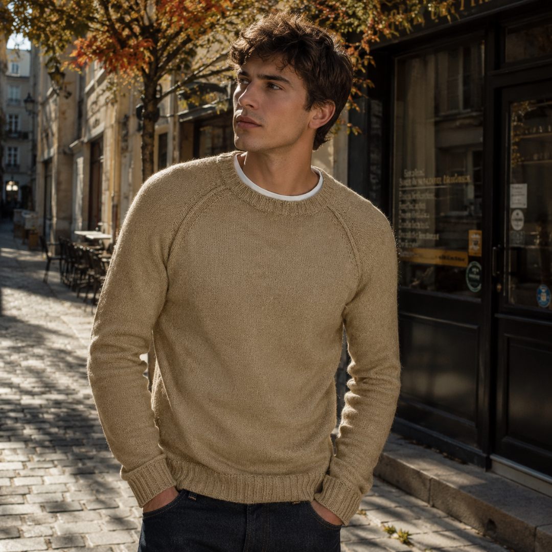 Pull homme kaki clair en maille unie avec col rond côtelé, vue de face