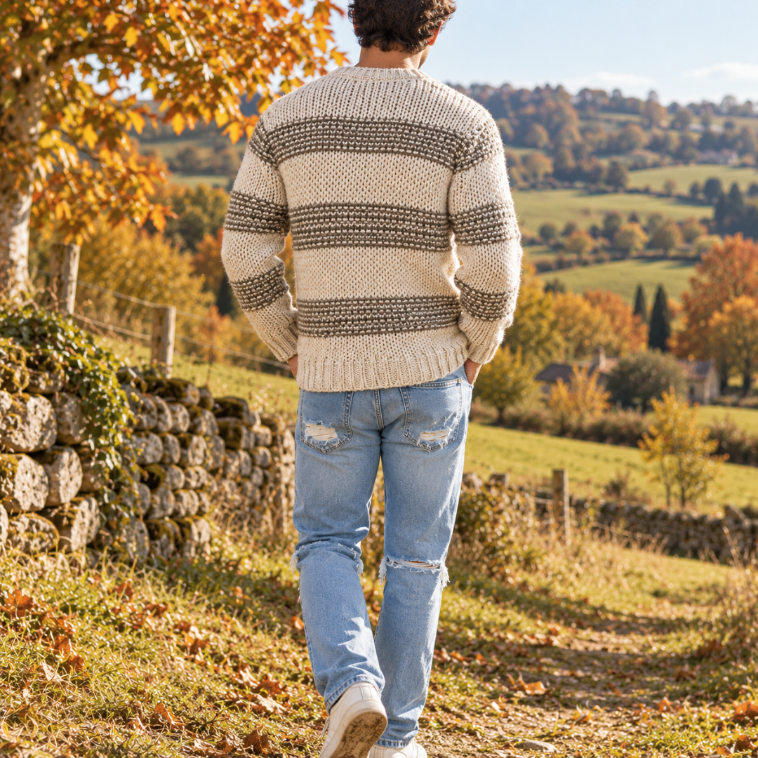 Dos du pull homme gris en grosse maille avec rayures horizontales régulières
