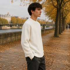 Vue de profil du pull homme blanc texturé avec bas côtelé et manches longues