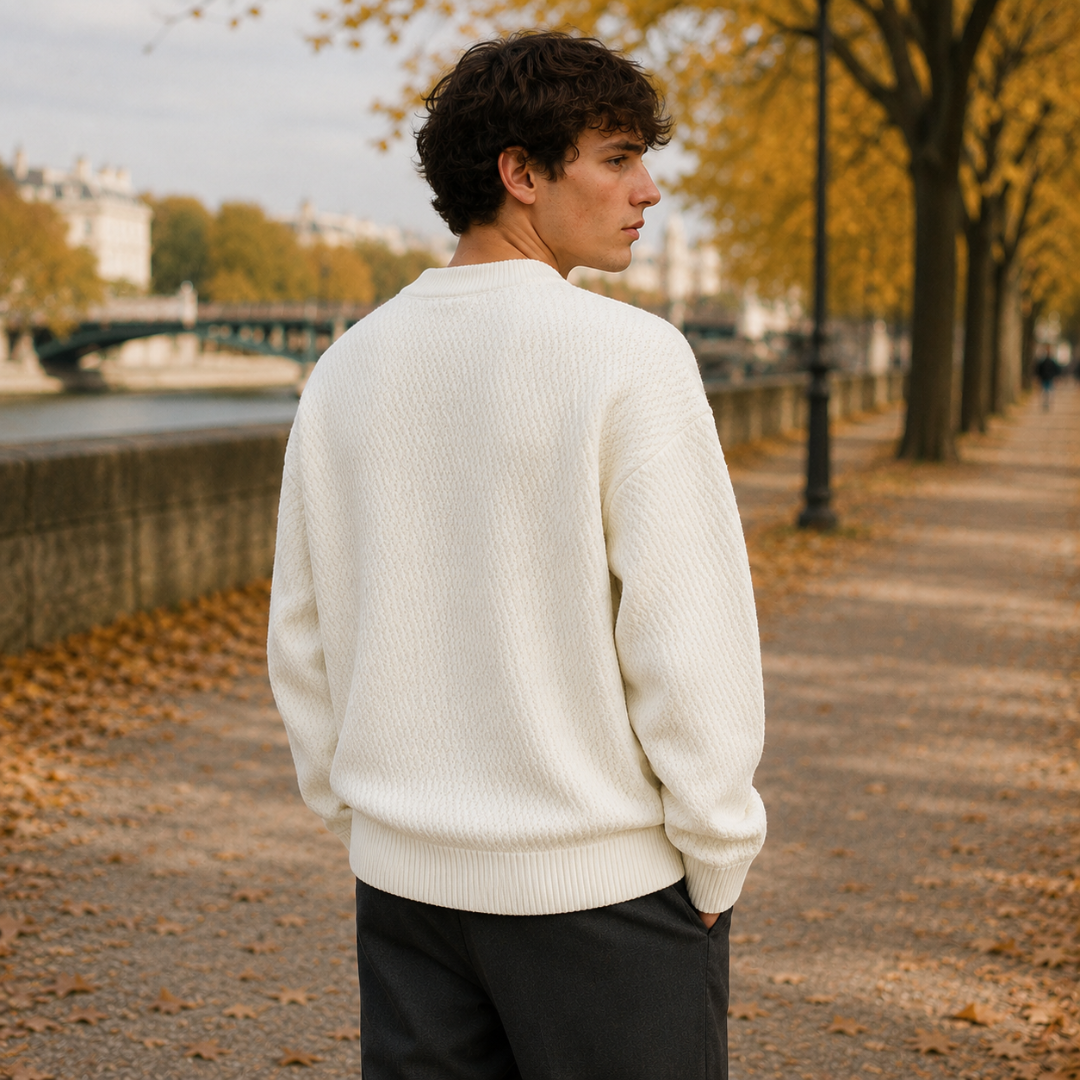 Dos du pull homme blanc en maille texturée avec bas et poignets côtelés