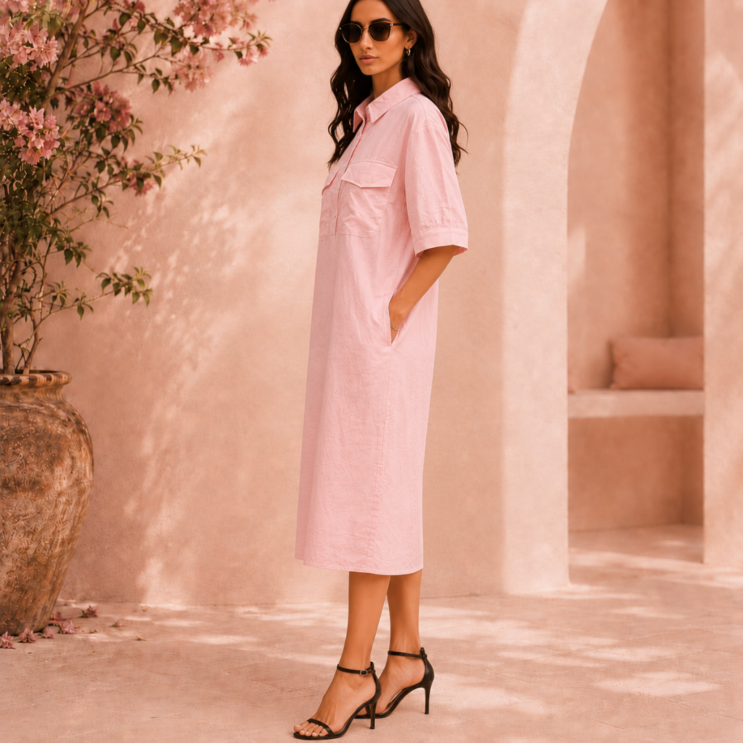 Vue de dos de la robe chemise rose midi avec coupe droite