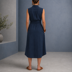 Robe chemise midi bleu marine vue de dos avec ceinture nouée