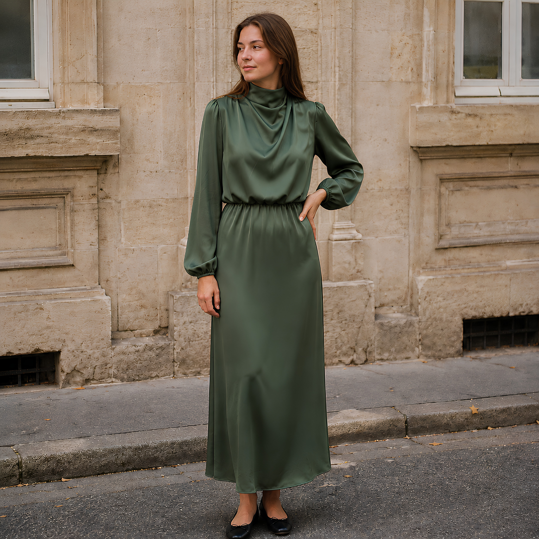 Robe longue vert armée à col drapé et manches bouffantes, vue de face