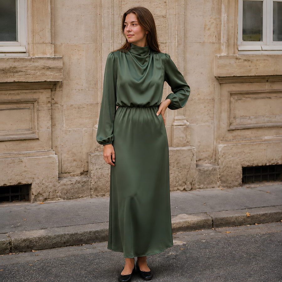 Robe longue vert armée à col drapé et manches bouffantes, vue de face