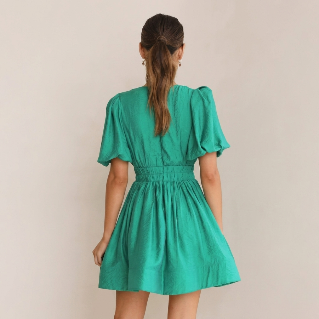 Robe verte Desirae vue de dos, ceinture élastique