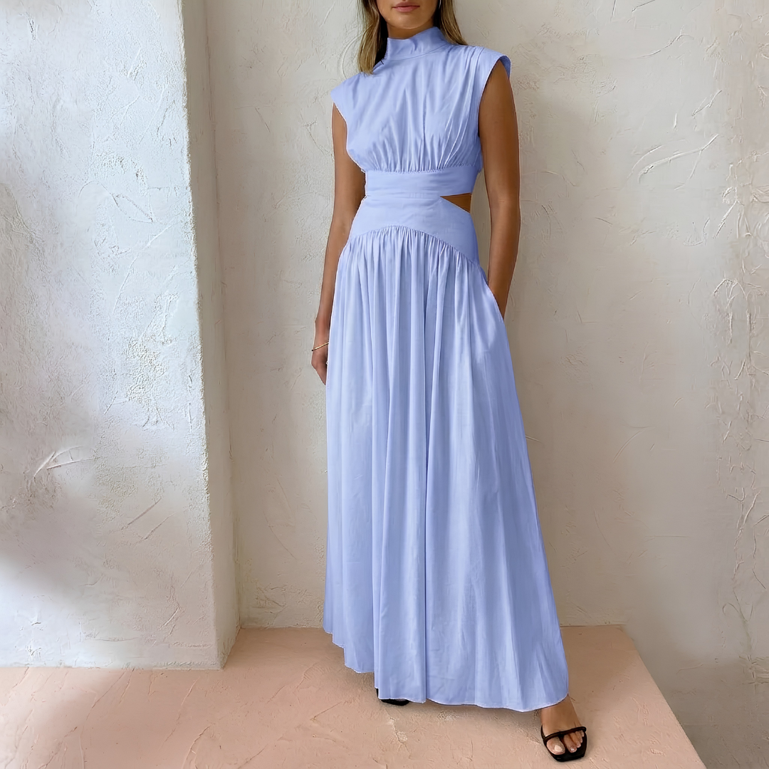 Robe longue bleu ciel avec découpe à la taille et col montant structuré