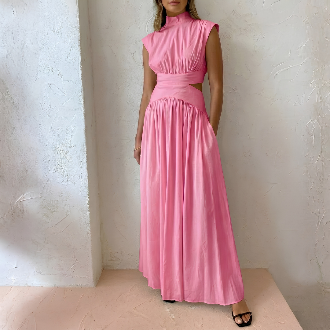 Robe maxi rose sans manches, col montant et jupe ample froncée