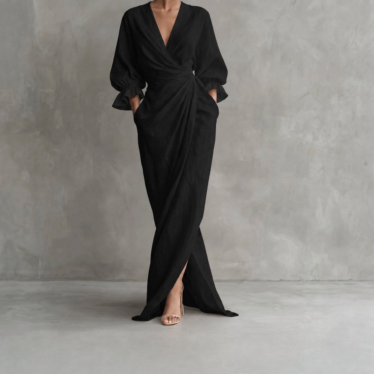 Robe longue cache-cœur col V en tissu souple noir