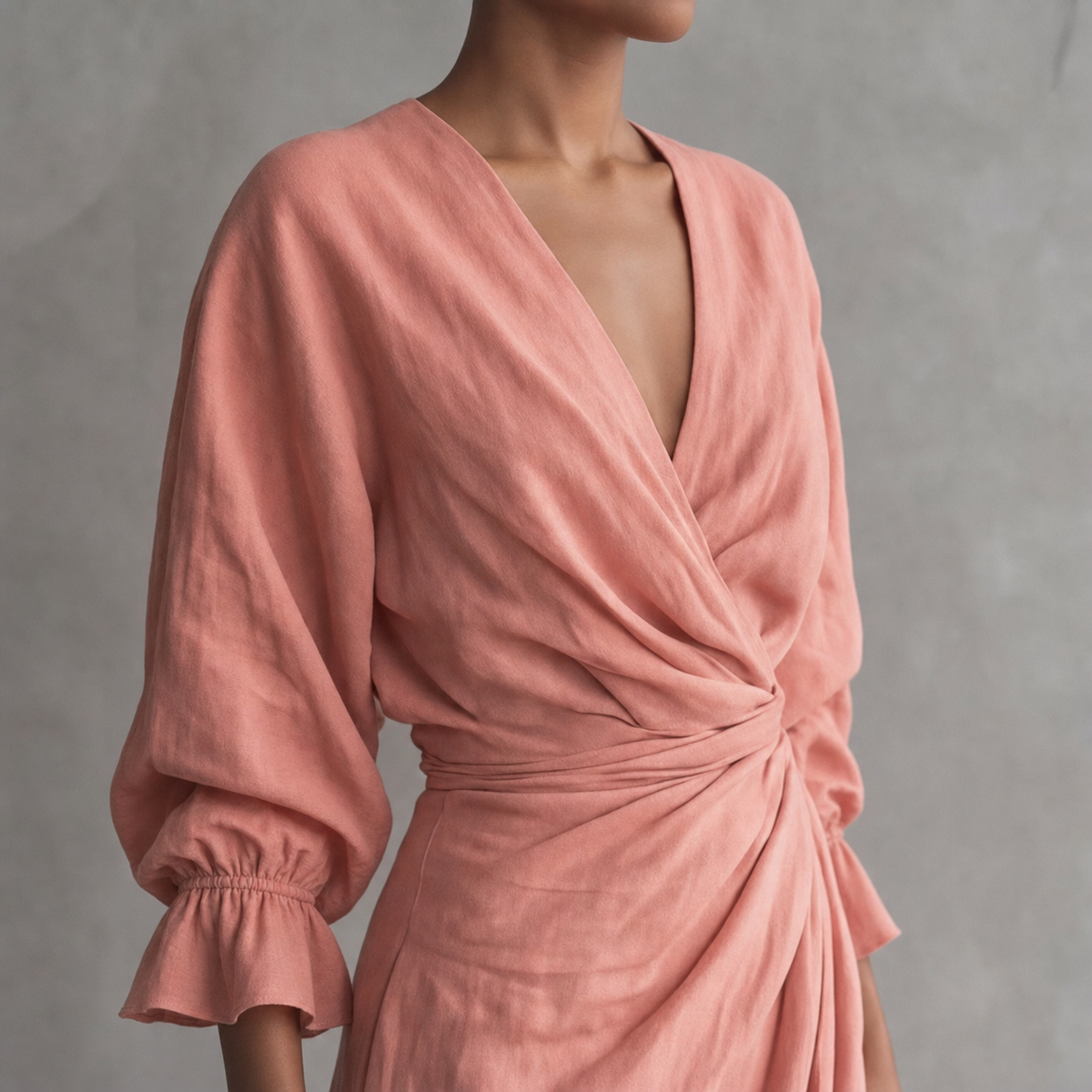Robe maxi rose fluide à coupe cache-cœur et col V plongeant