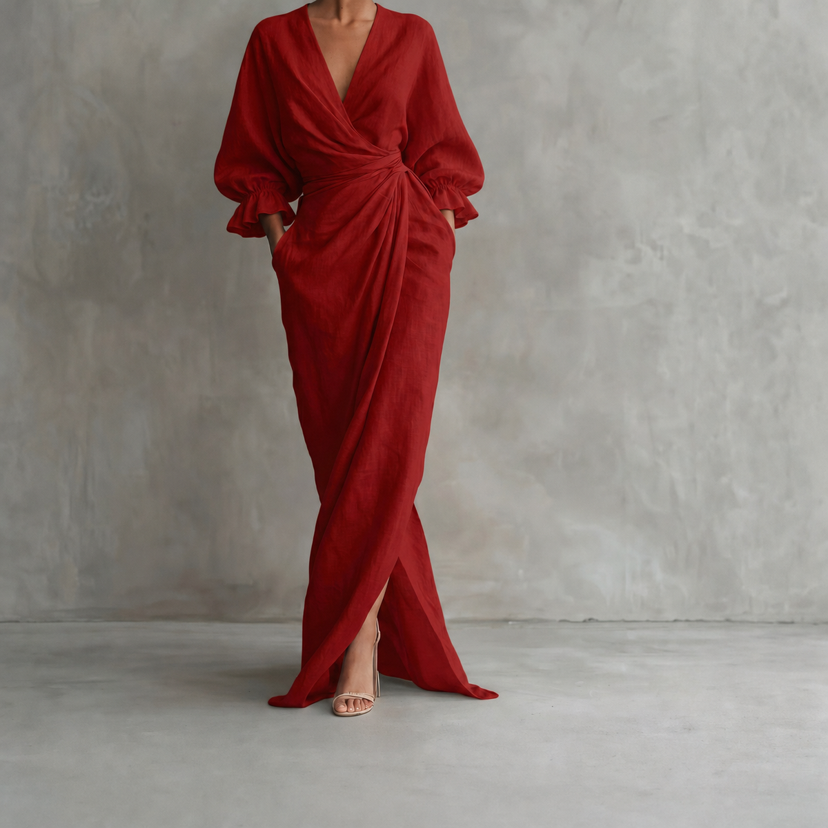 Robe maxi drapée col V en tissu fluide rouge