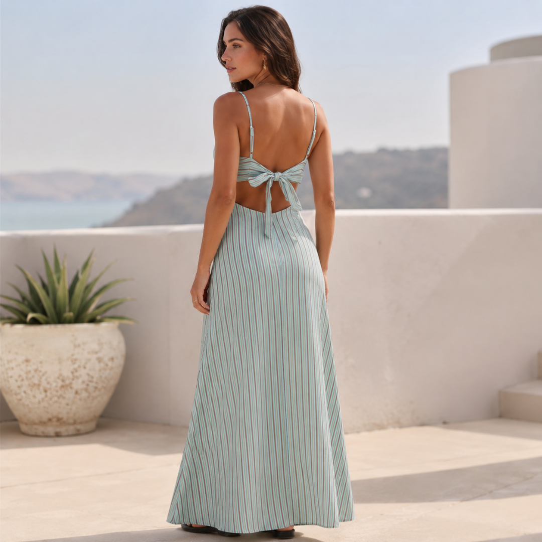 Robe longue rayée verte vue de dos, dos ouvert avec nœud noué