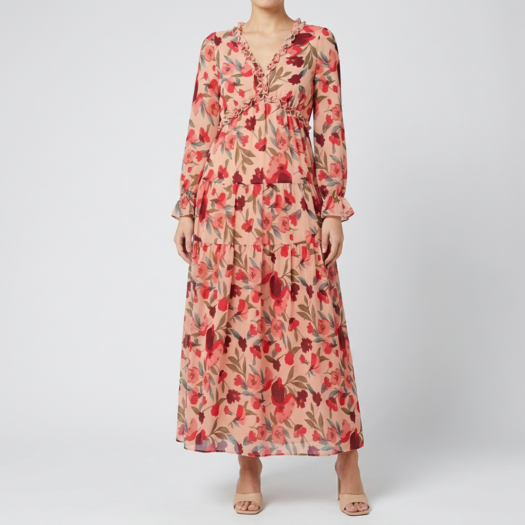 Robe bohème rose à fleurs, vue de côté avec tombé fluide