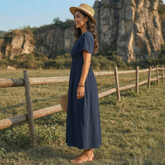 Robe longue bleu Tibétain de profil, taille froncée et manches courtes évasées