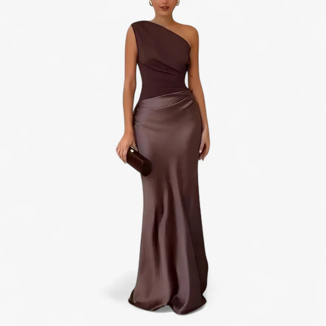Robe longue épaule asymétrique couleur brun, vue de face