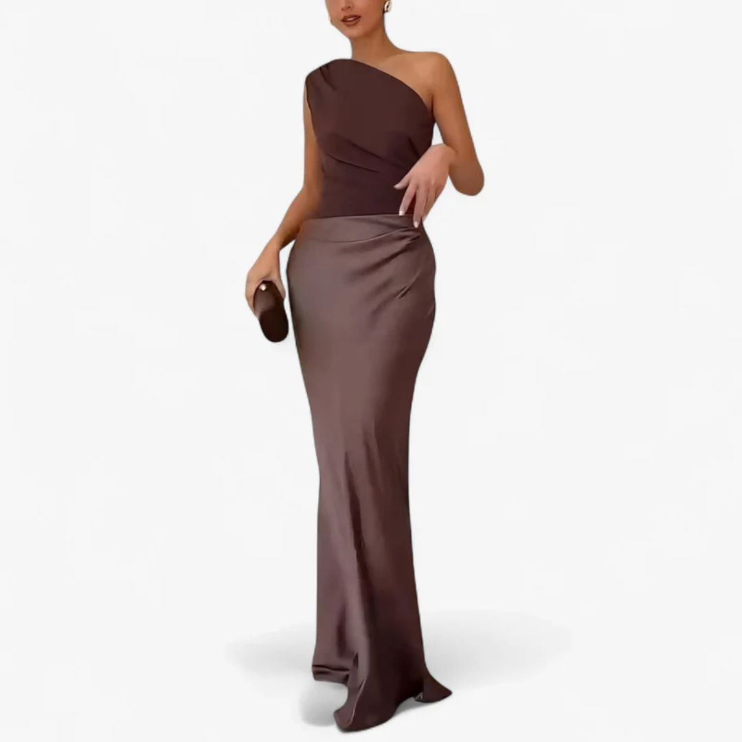 Robe brun vue de trois quarts, tombé fluide jusqu'au sol