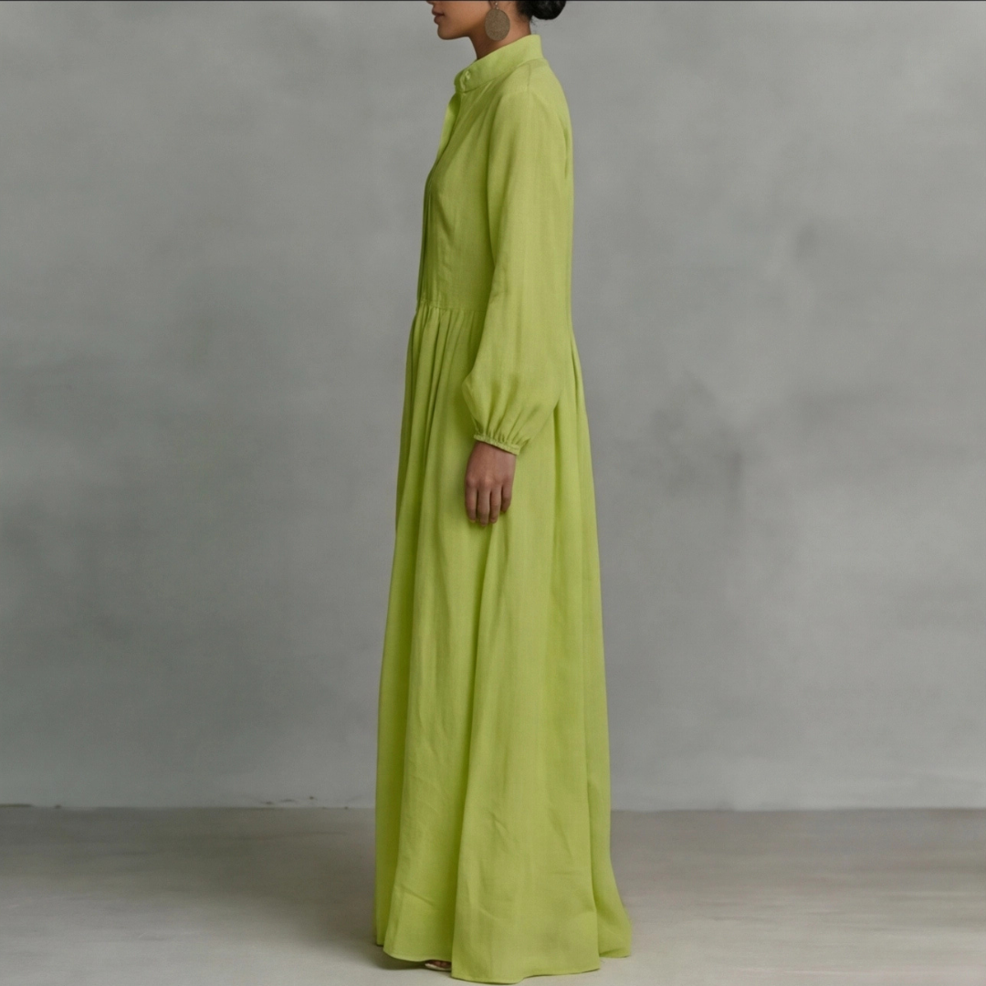 Robe longue verte fluide avec fronces sur le buste et jupe volumineuse
