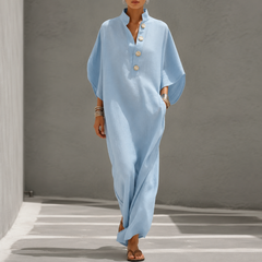 Robe maxi bleu clair col montant boutonné et manches chauve-souris, style bohème