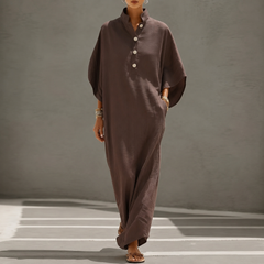 Robe longue marron oversize avec col montant boutonné et manches chauve-souris
