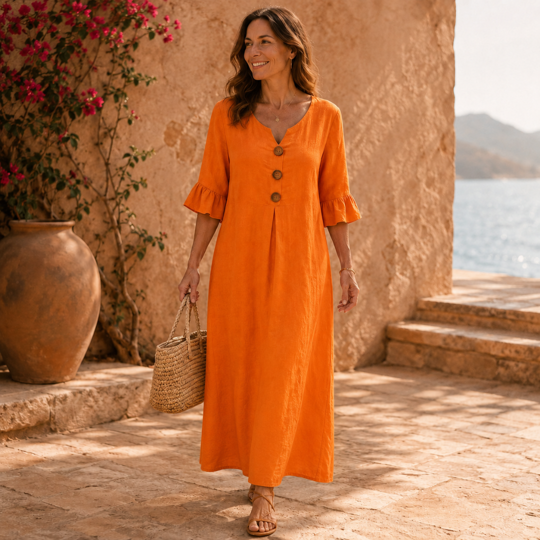 Robe longue orange bohème portée en marchant dans la rue