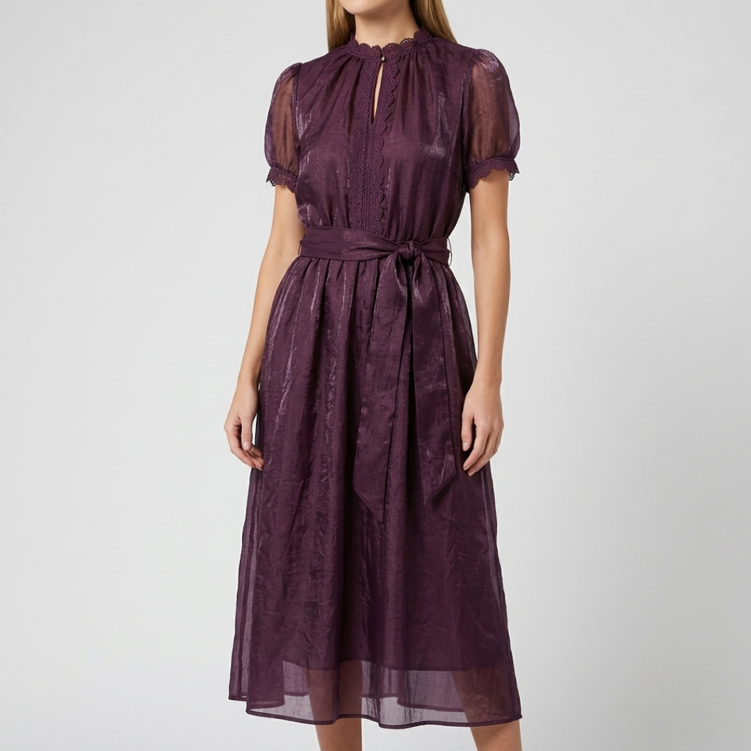 Robe midi violette col montant dentelle avec ceinture nouée vue de face