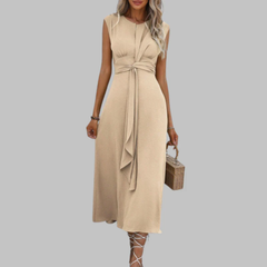 Robe midi abricot col rond sans manches avec ceinture nouée