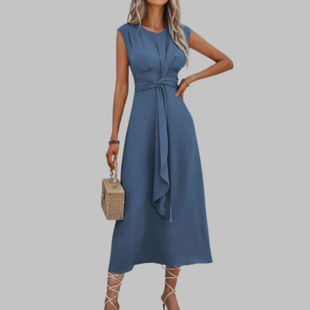 Robe midi bleue col rond sans manches avec ceinture nouée, vue de face