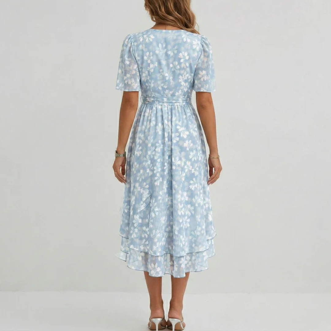 Robe midi florale bleu pastel, vue de face, coupe ajustée à la taille