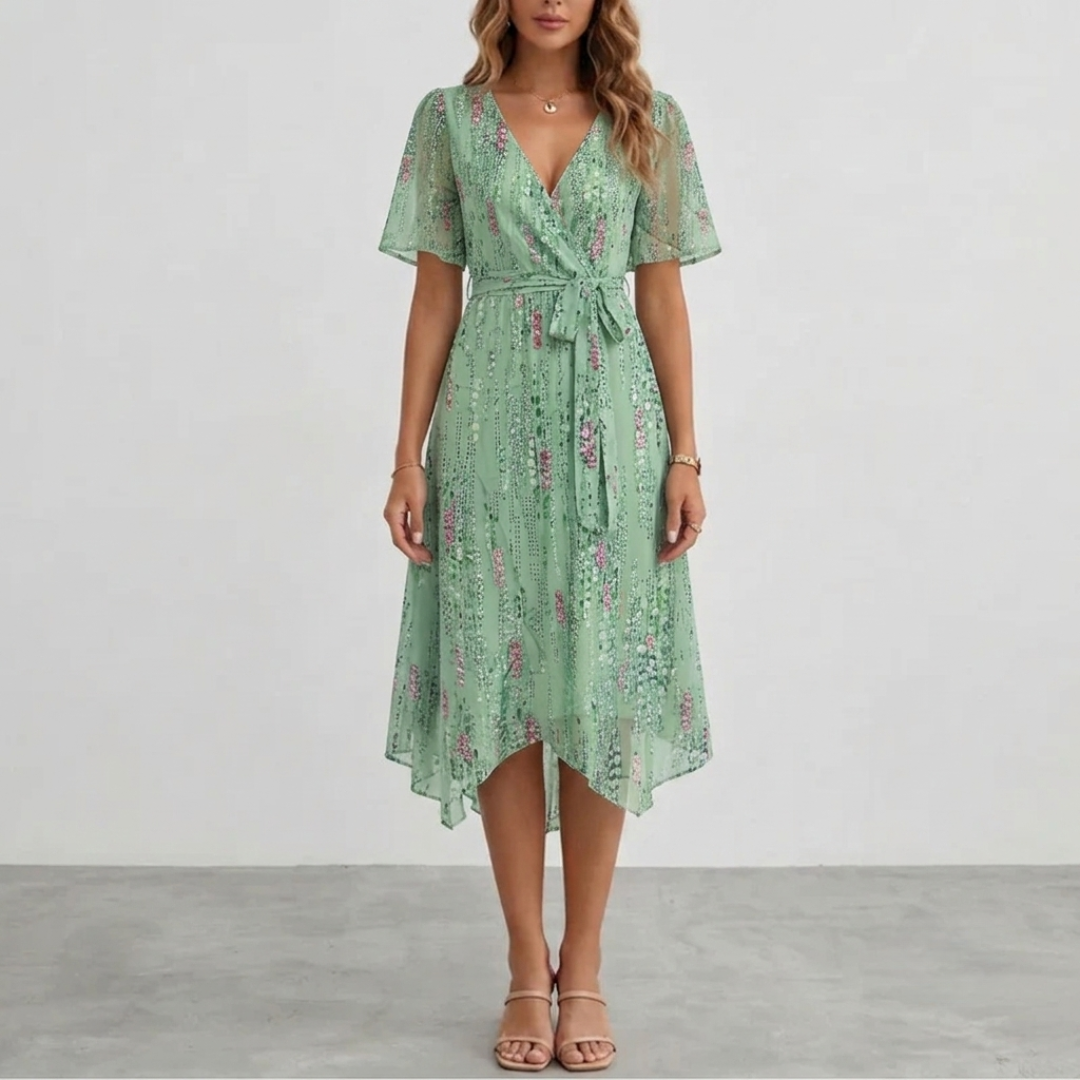 Robe midi florale vert sauge doux, coupe portefeuille à ceinture nouée
