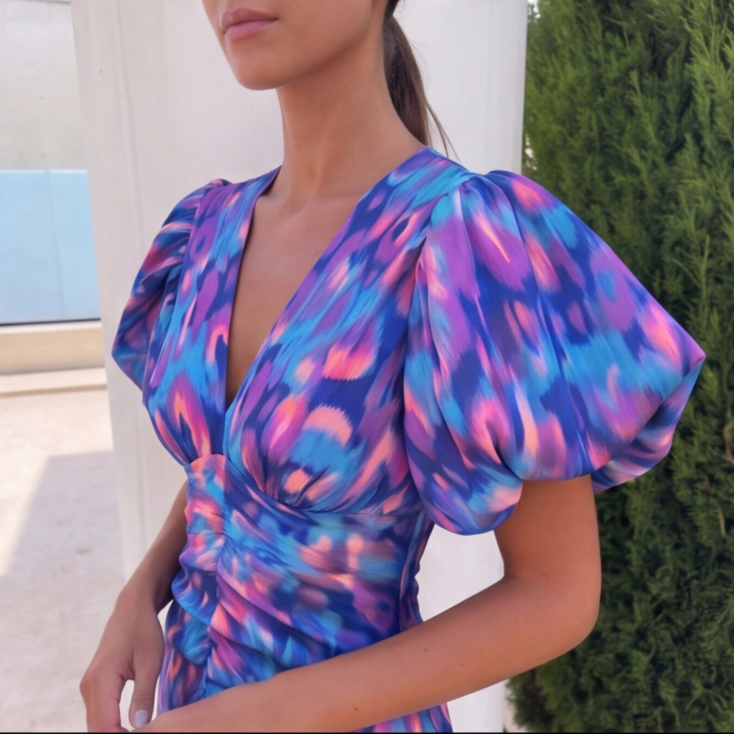 Robe Fiamma bleu imprimé fleuri, détail taille froncée