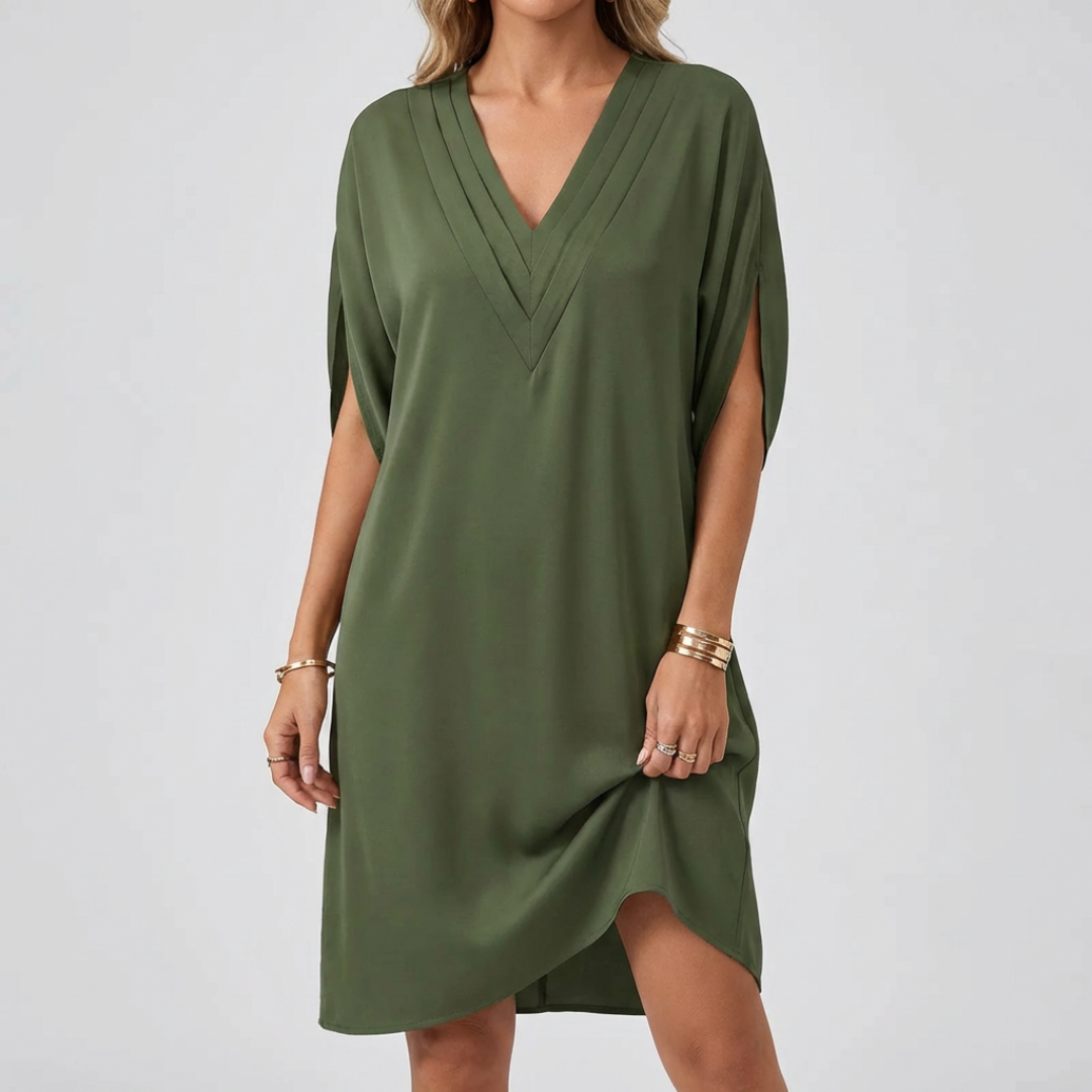Robe femme midi col V manches chauve-souris vert armée portée de face