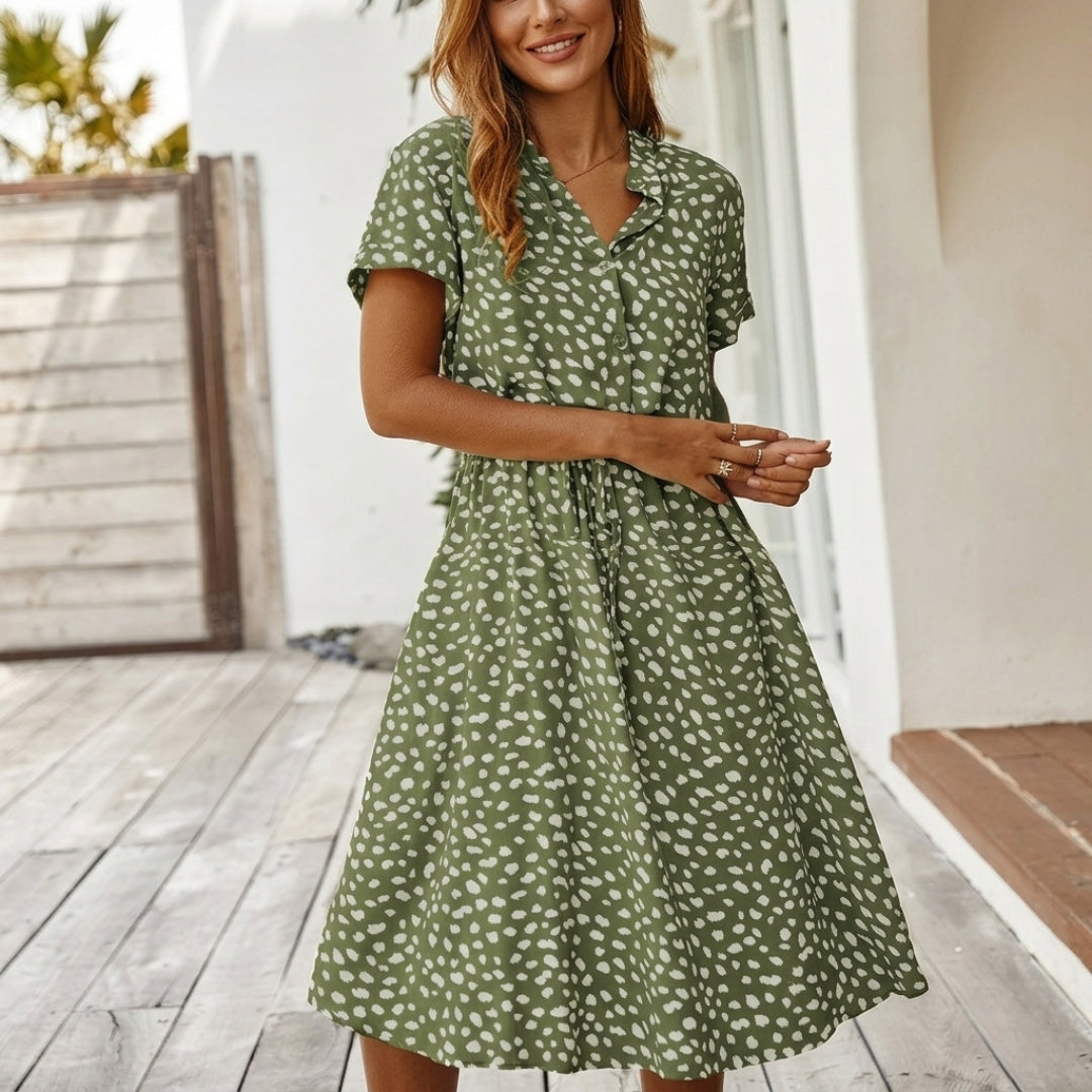 Robe midi femme imprimé fleuri vert col en V portée en extérieur vue de face