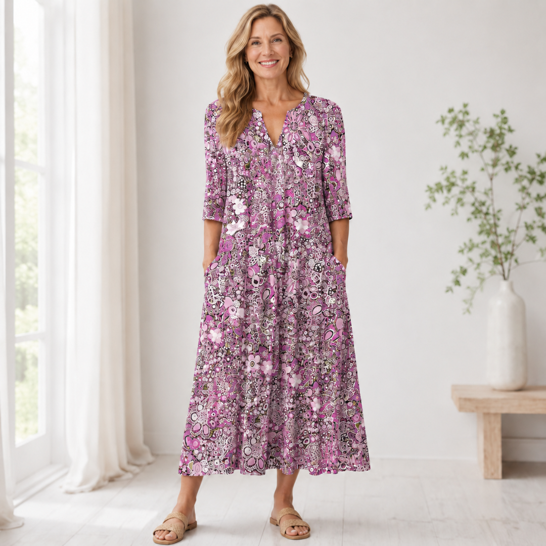 Robe midi imprimé floral rose rouge vue de profil près d'une colonne
