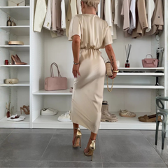 Robe midi beige satinée Stella, vue rapprochée du haut du corps