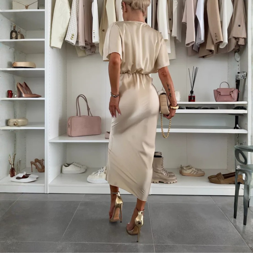 Robe midi beige satinée Stella, vue rapprochée du haut du corps