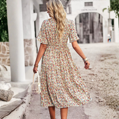 Robe midi à manches volantées coloris abricot, tenue complète vue de face