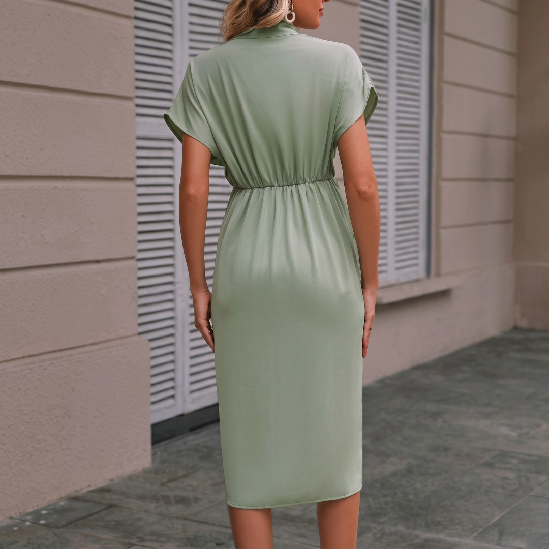Robe vert clair manches courtes papillon, détail coupe midi
