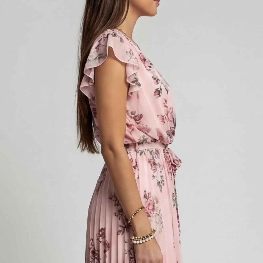 Robe fleurie rose plissée, vue de face légèrement de côté