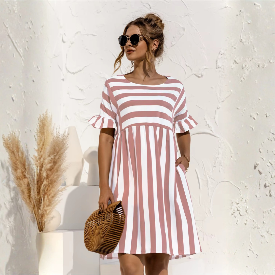 Robe midi rayée rose et blanc coupe fluide vue de face
