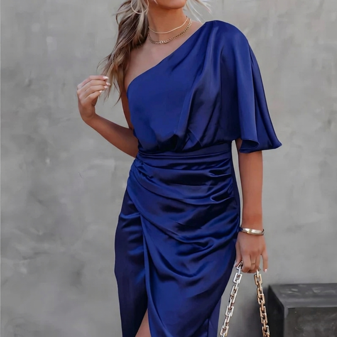 Robe Luna bleu épaule dénudée vue de face