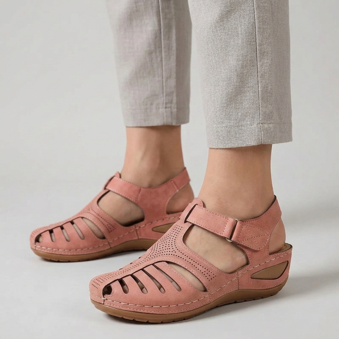 Sandales compensées femme coloris rose, vue de profil sur fond neutre