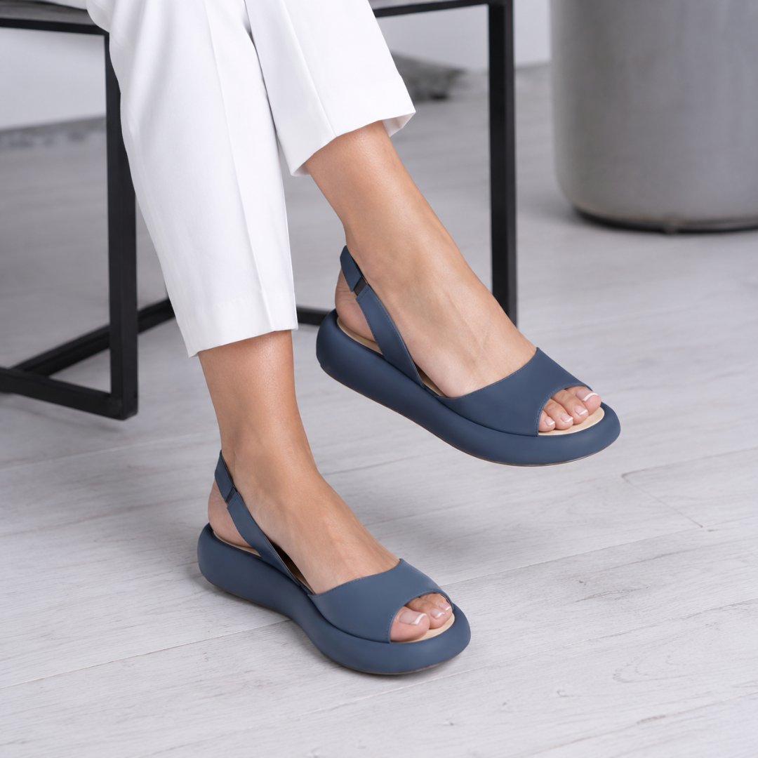 Sandales compensées femme coloris bleu, bout ouvert et bride arrière
