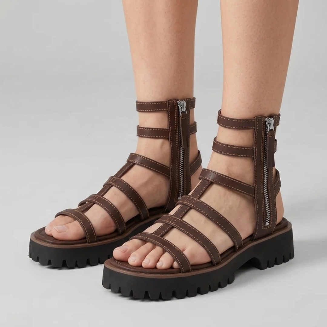 Sandales gladiateur femme marron à lanières multiples et plateforme crantée, vue de face