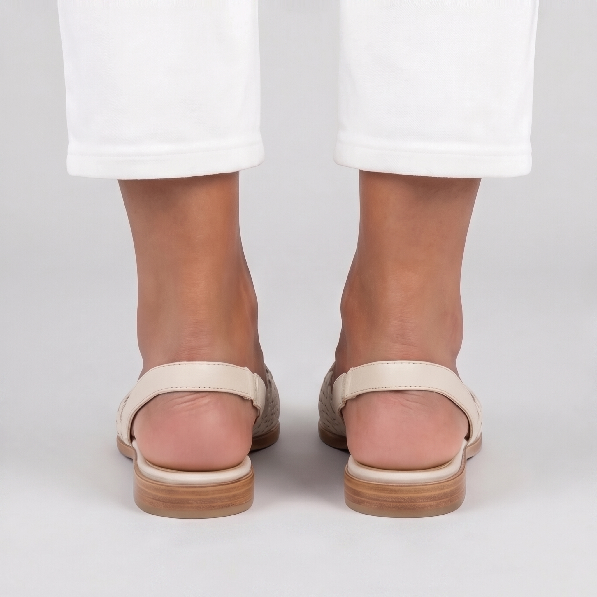 Sandales plates tressées femme blanches vue arrière bride talon petite semelle