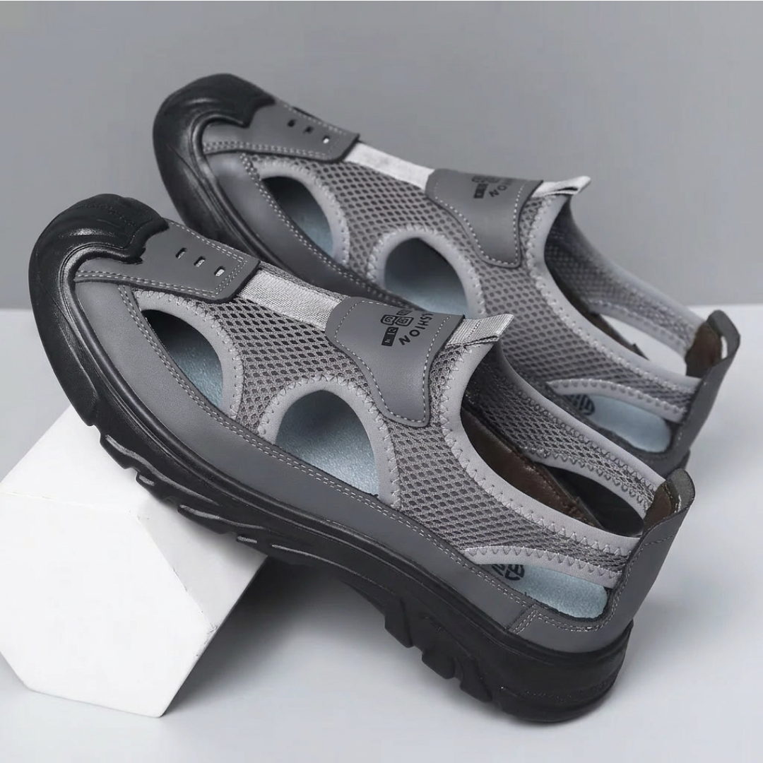 Sandales homme gris et noir vue de côté droit, détail semelle structurée