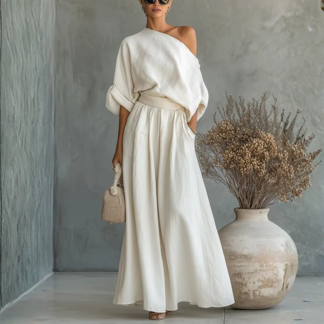 Ensemble deux pièces blanc épaule dénudée et pantalon large fluide, vue de face