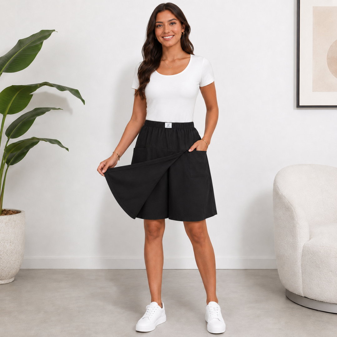 Femme portant un short bermuda noir en intérieur
