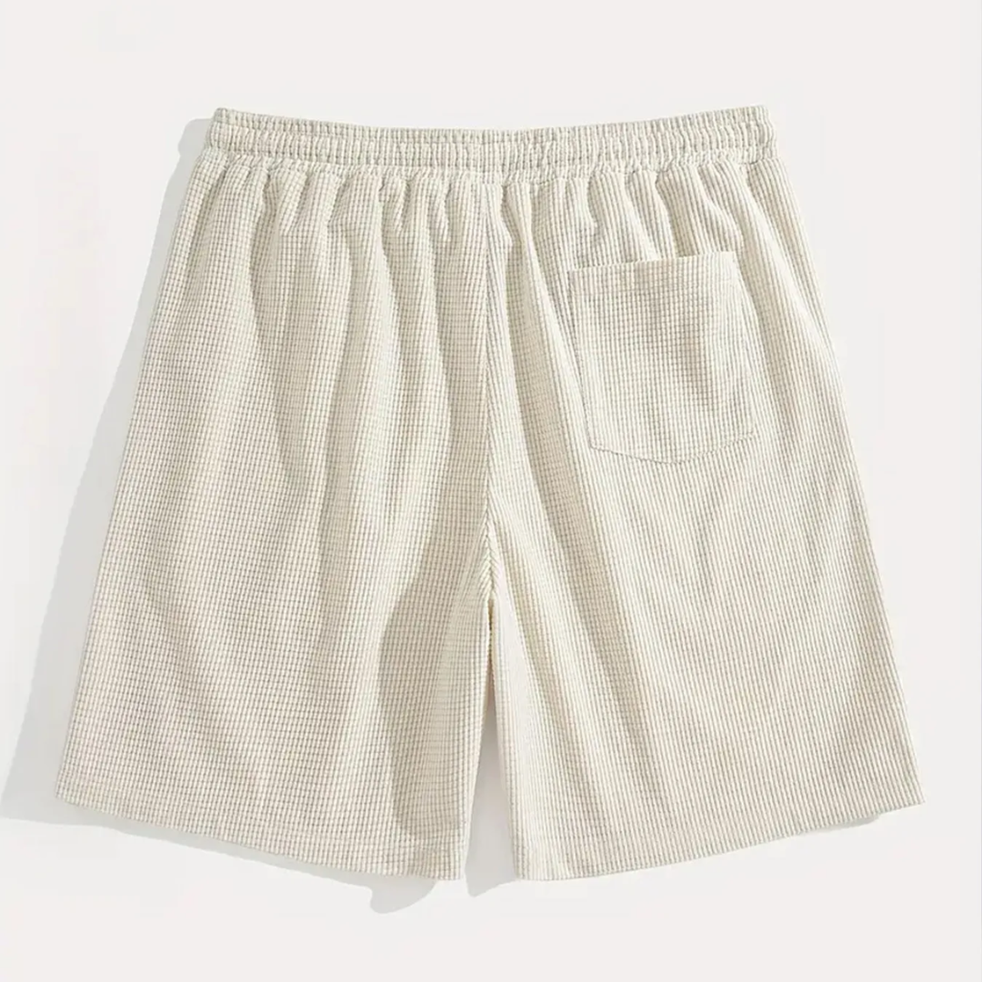 Vue arrière du short homme beige avec poche plaquée et taille élastique