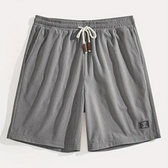 Short homme gris à plat avec cordon blanc et motif texturé fin
