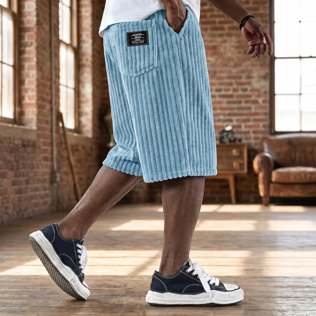 Short homme côtelé bleu ciel, détail coupe et tissu