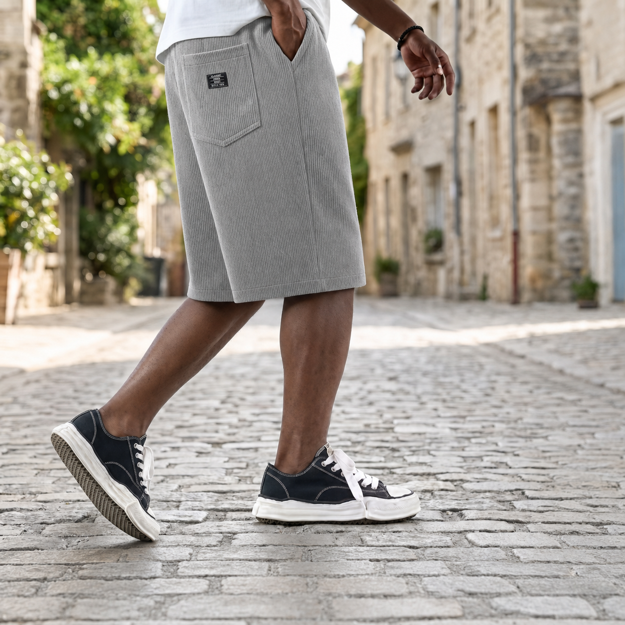 Short homme côtelé gris rayé, vue de bas